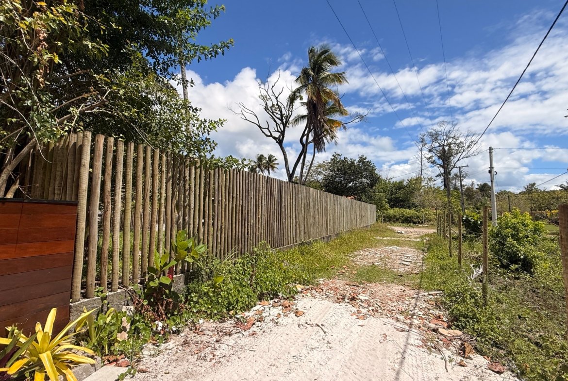 Terreno de 450m² (15x30m) a 300 Metros da Quarta Praia – Morro de São Paulo/BA