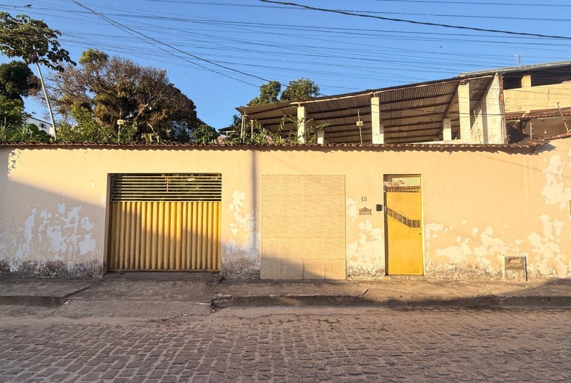 CASA TÉRREA À VENDA EM VALENÇA - BA