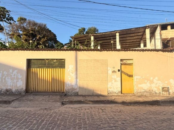 CASA TÉRREA À VENDA EM VALENÇA - BA