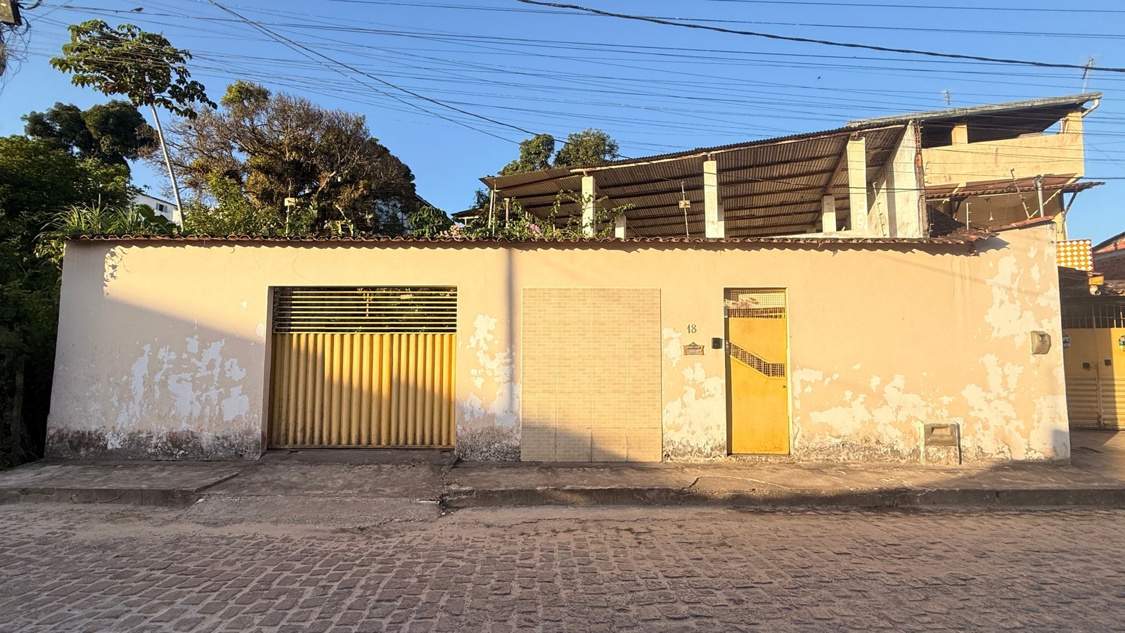 CASA TÉRREA À VENDA EM VALENÇA - BA