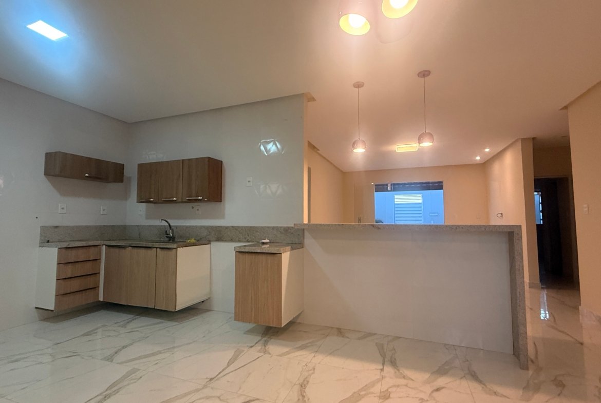 Casa Nova em Valença BA: 2 Suítes, 140m², Pronta para Morar