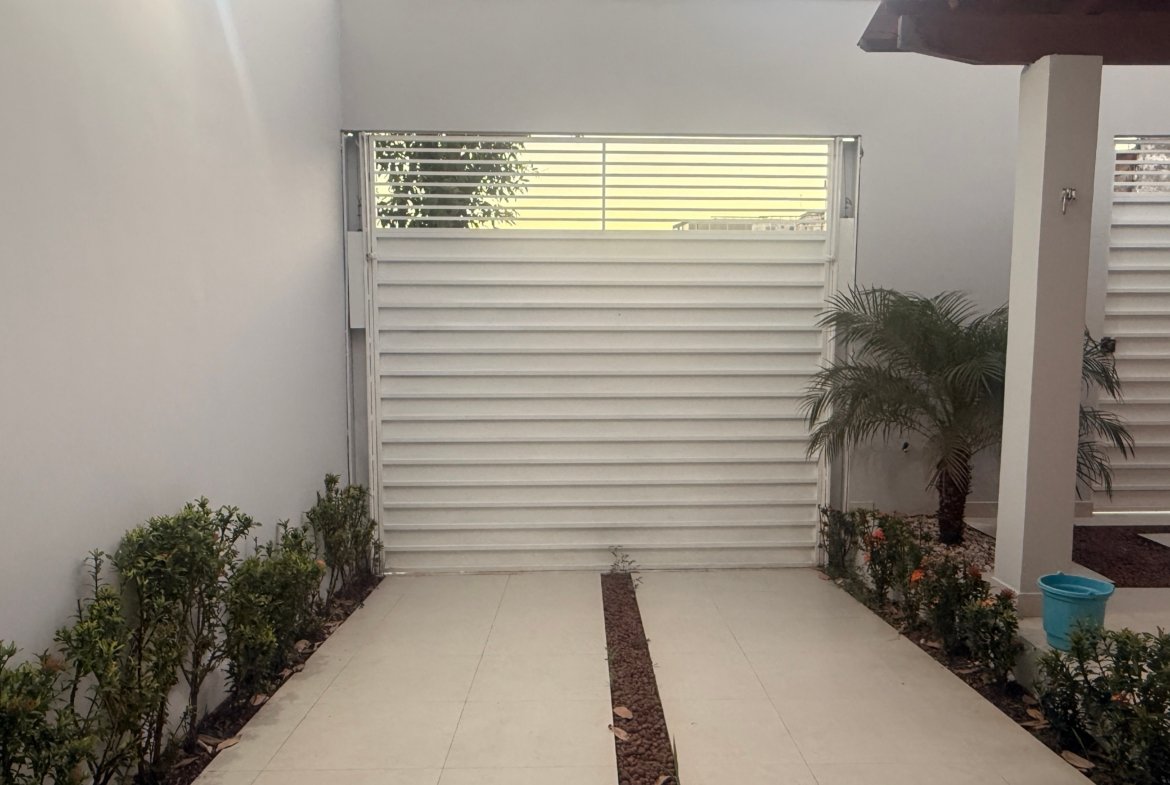 Casa Nova em Valença BA: 2 Suítes, 140m², Pronta para Morar