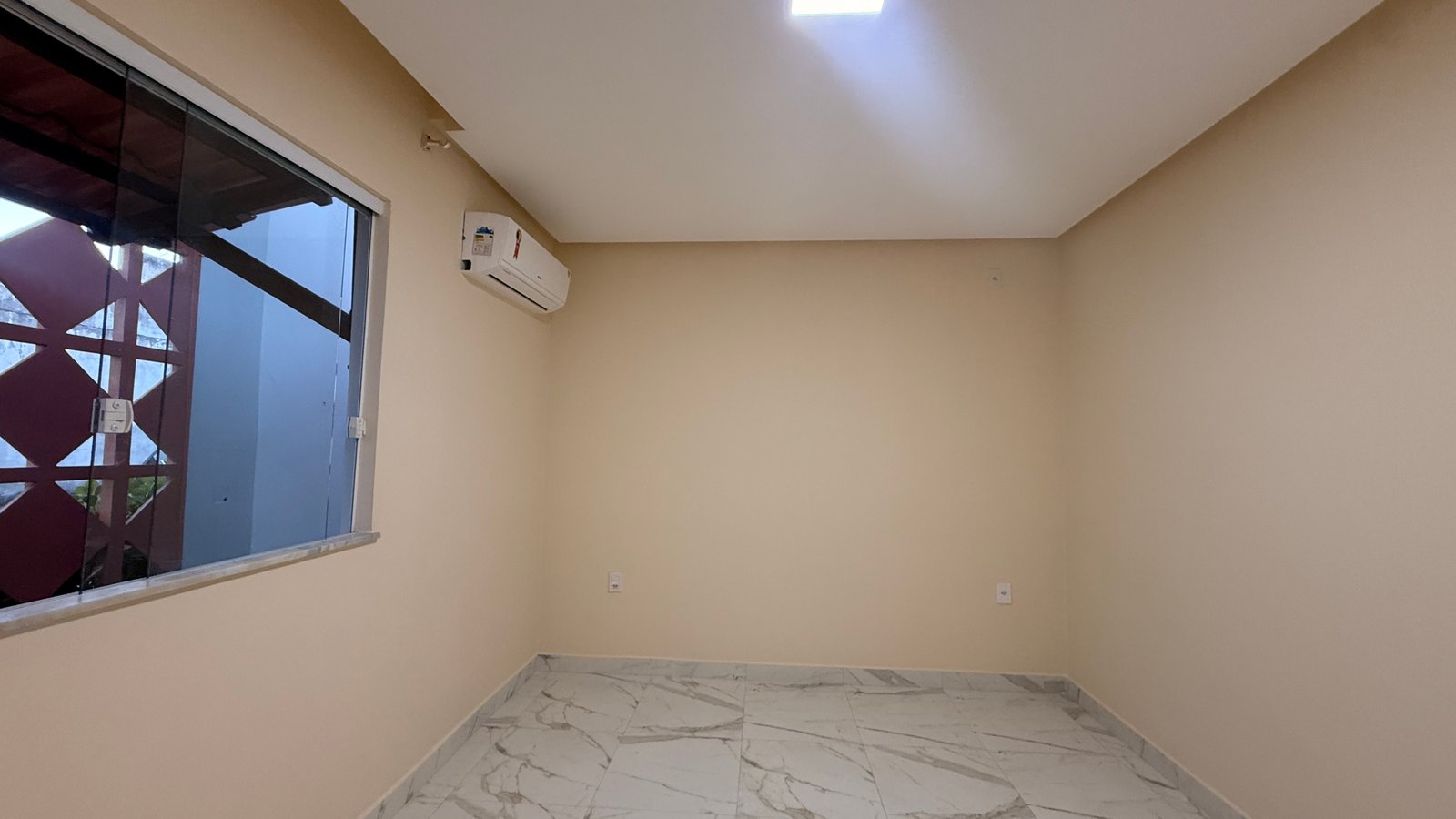 Casa Nova em Valença BA: 2 Suítes, 140m², Pronta para Morar