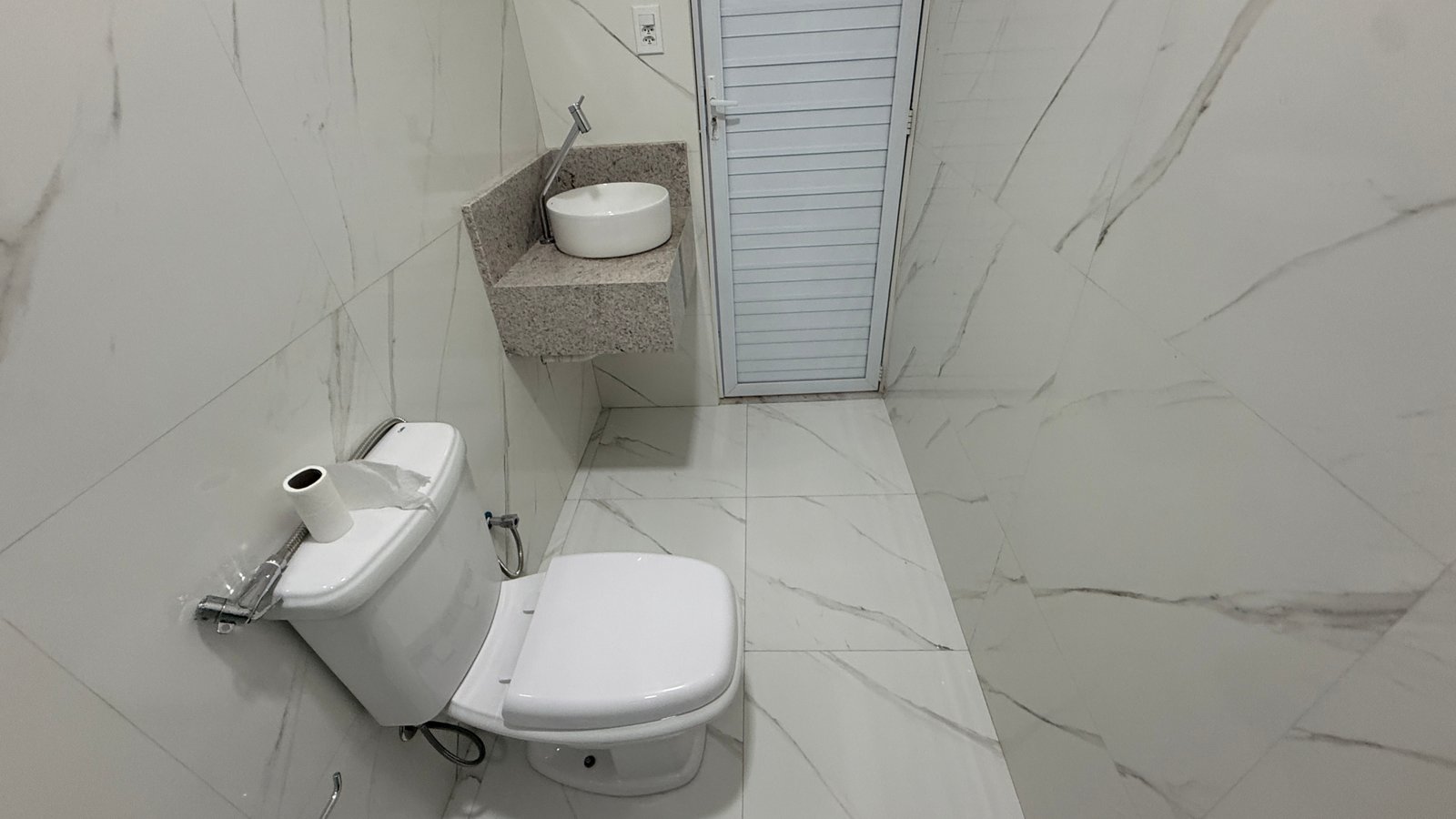 Casa Nova em Valença BA: 2 Suítes, 140m², Pronta para Morar