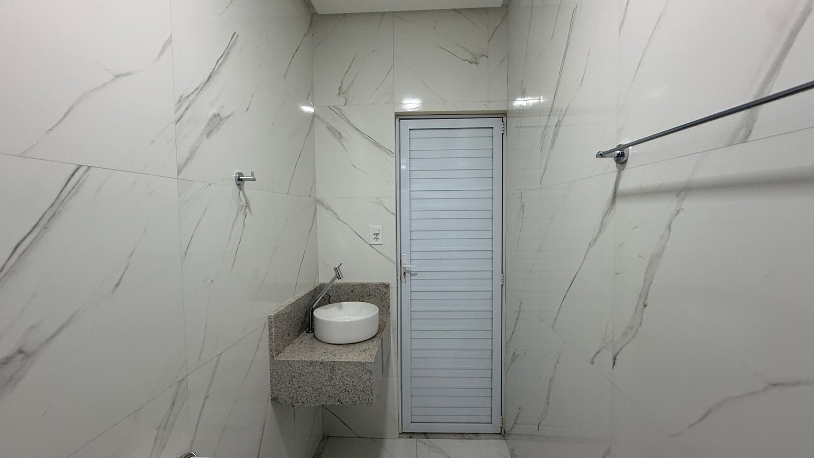 Casa Nova em Valença BA: 2 Suítes, 140m², Pronta para Morar