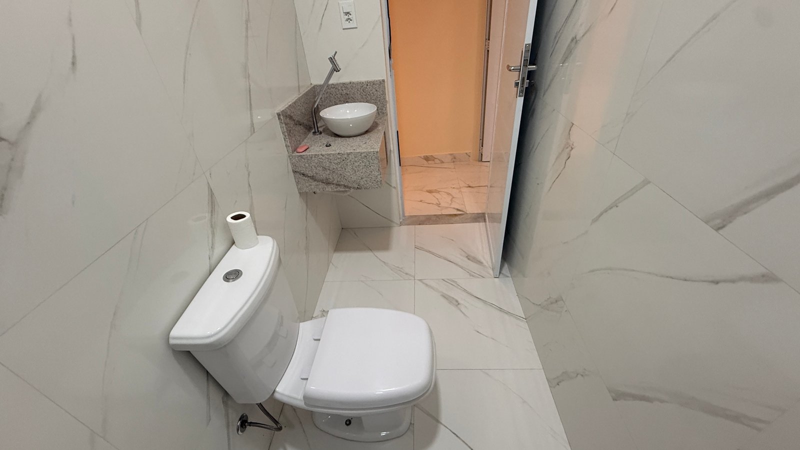 Casa Nova em Valença BA: 2 Suítes, 140m², Pronta para Morar