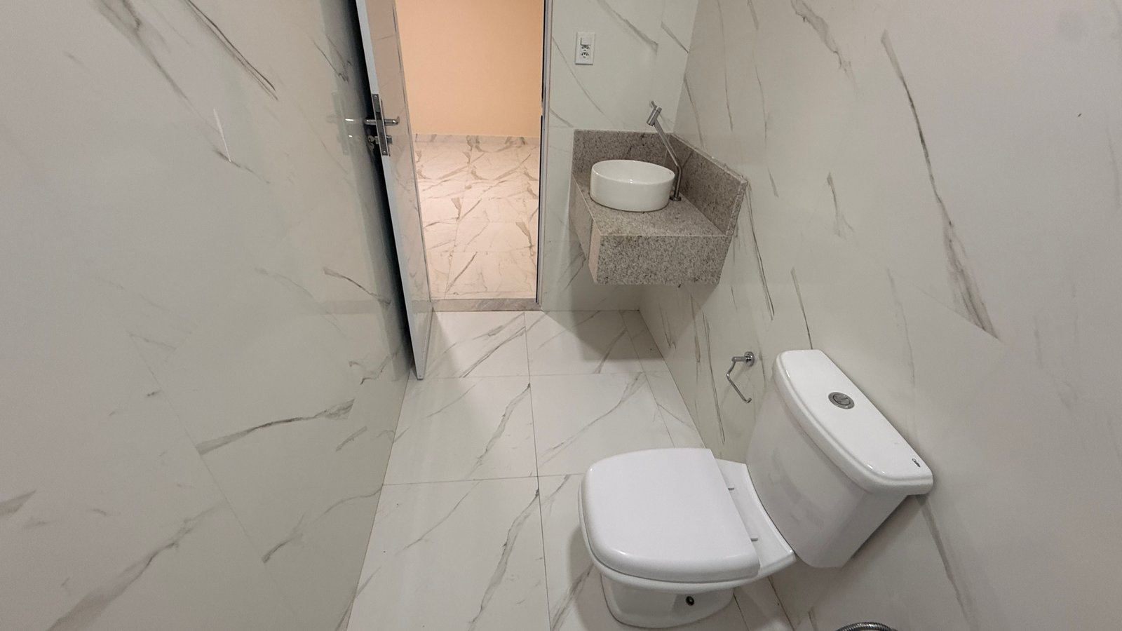 Casa Nova em Valença BA: 2 Suítes, 140m², Pronta para Morar