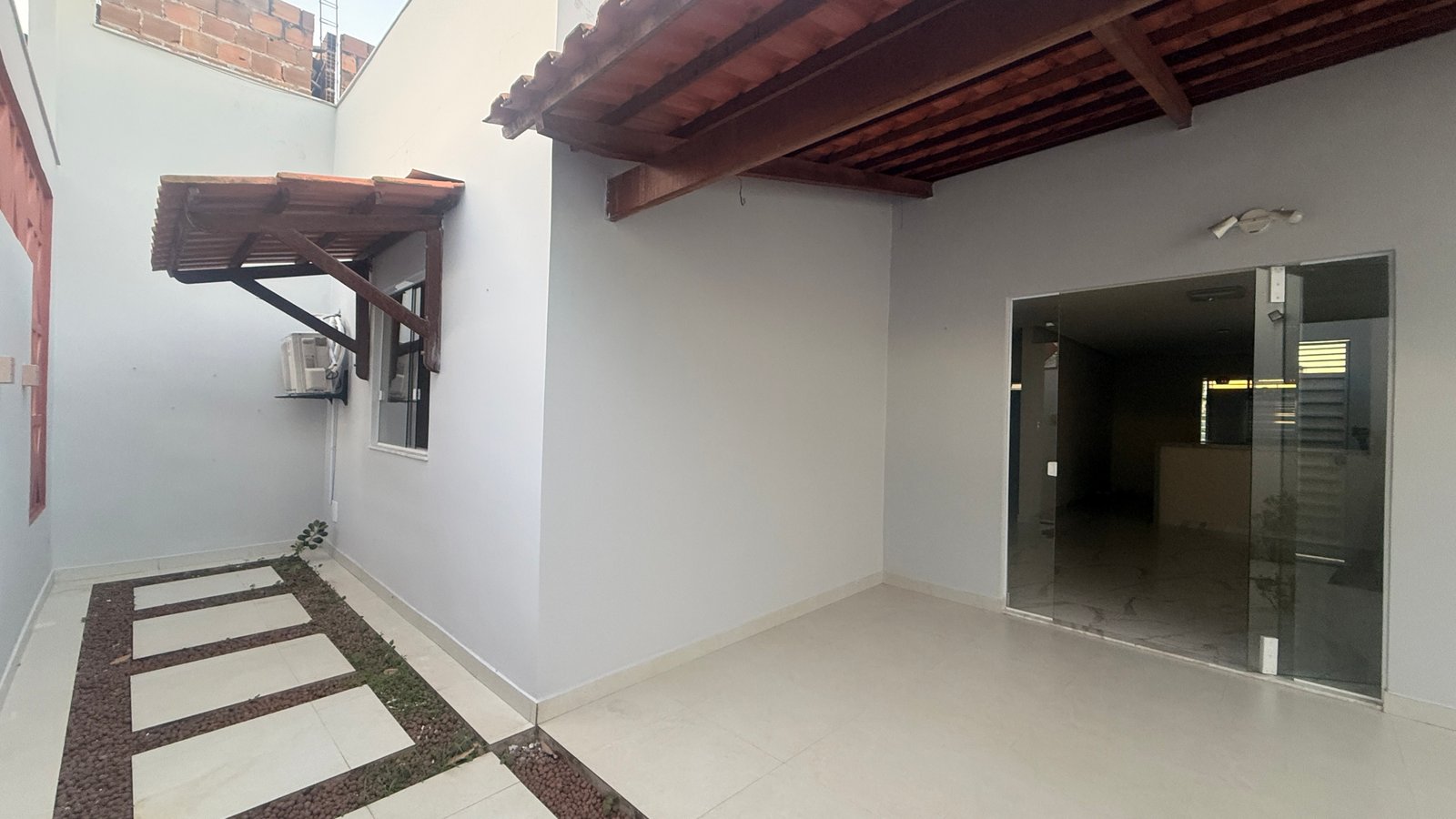 Casa Nova em Valença BA: 2 Suítes, 140m², Pronta para Morar