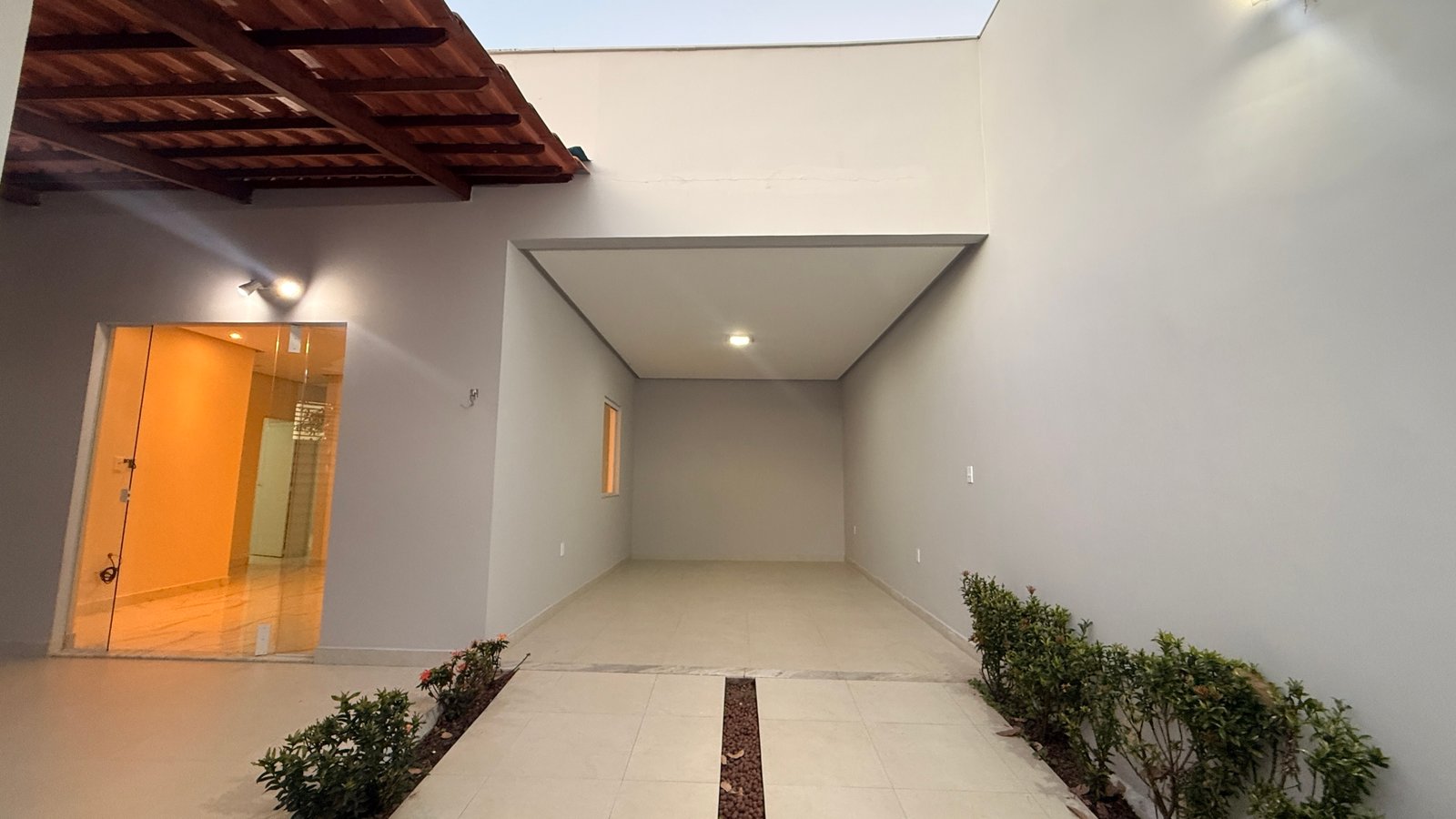 Casa Nova em Valença BA: 2 Suítes, 140m², Pronta para Morar