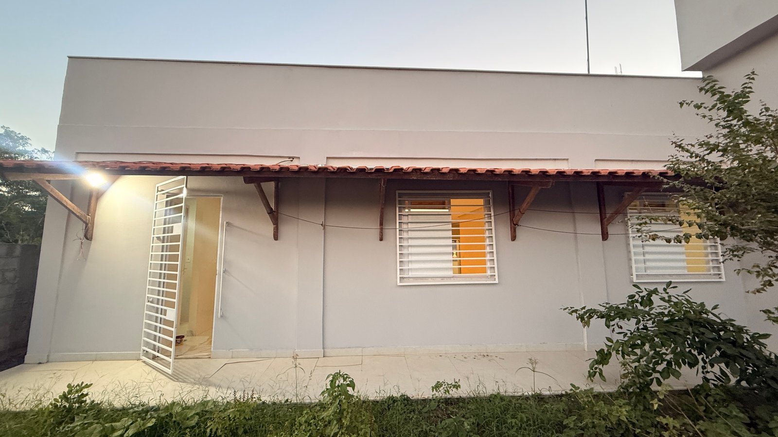 Casa Nova em Valença BA: 2 Suítes, 140m², Pronta para Morar
