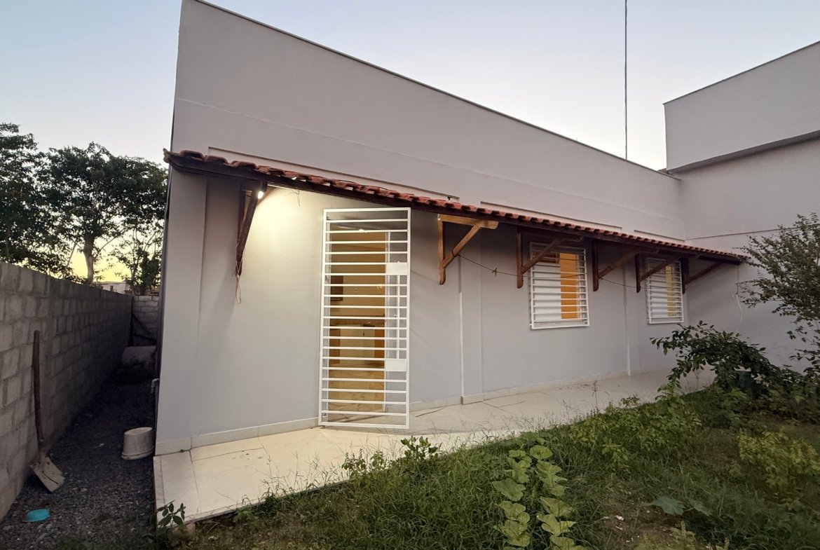 Casa Nova em Valença BA: 2 Suítes, 140m², Pronta para Morar