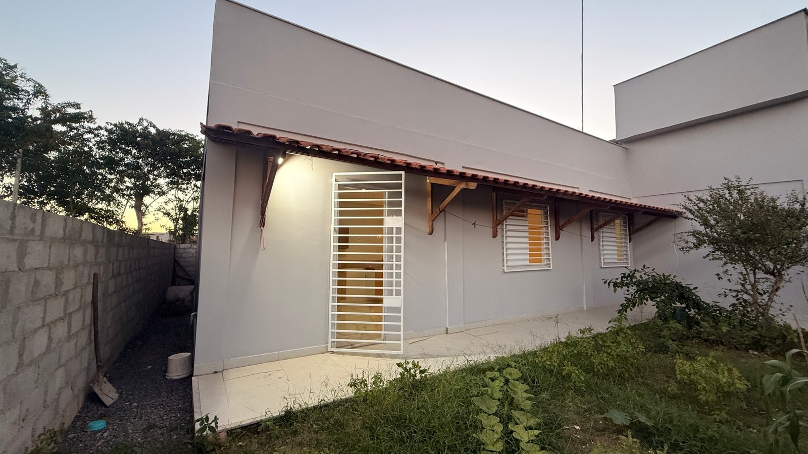 Casa Nova em Valença BA: 2 Suítes, 140m², Pronta para Morar