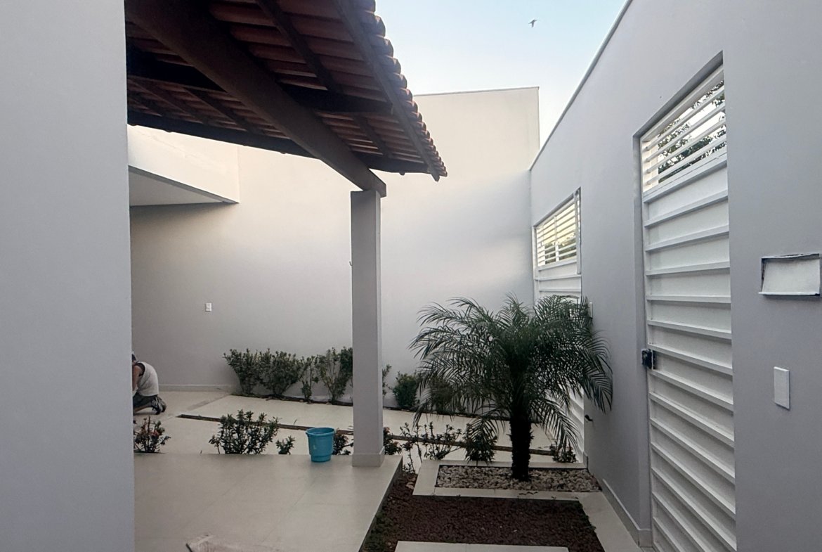 Casa Nova em Valença BA: 2 Suítes, 140m², Pronta para Morar