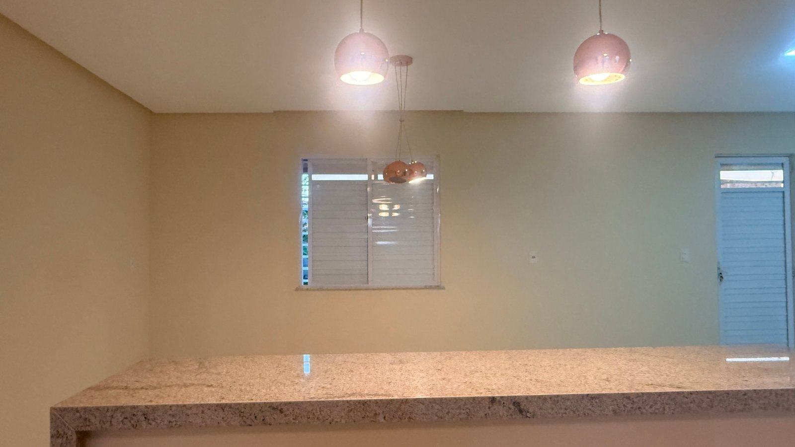 Casa Nova em Valença BA: 2 Suítes, 140m², Pronta para Morar